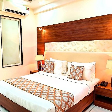 Hotel When In Gurgaon - Opposite To Artemis Hospital Екстер'єр фото