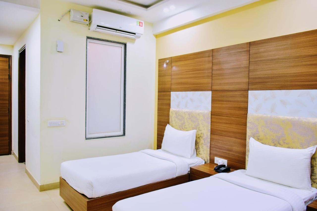 Hotel When In Gurgaon - Opposite To Artemis Hospital Екстер'єр фото