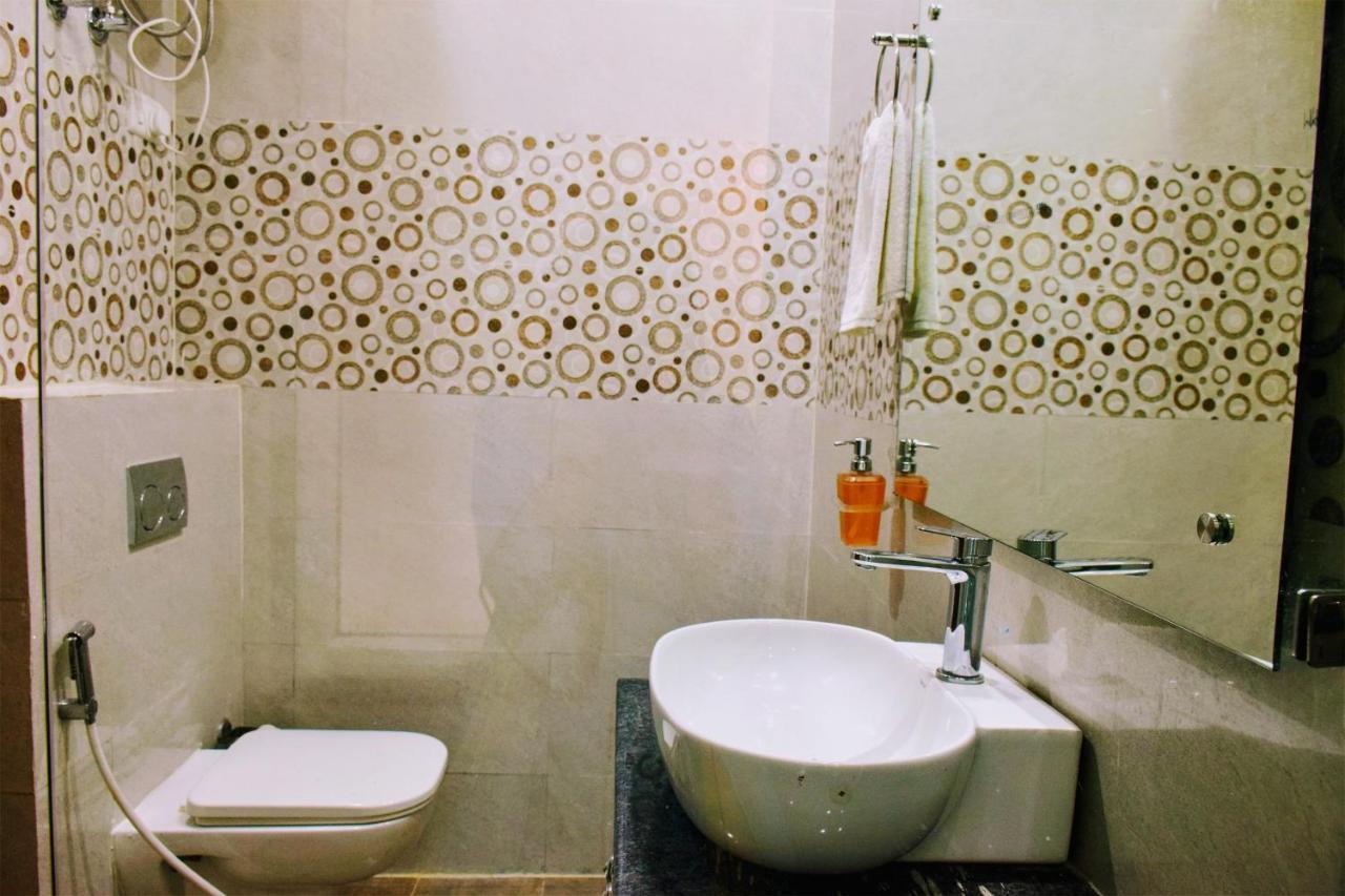 Hotel When In Gurgaon - Opposite To Artemis Hospital Екстер'єр фото