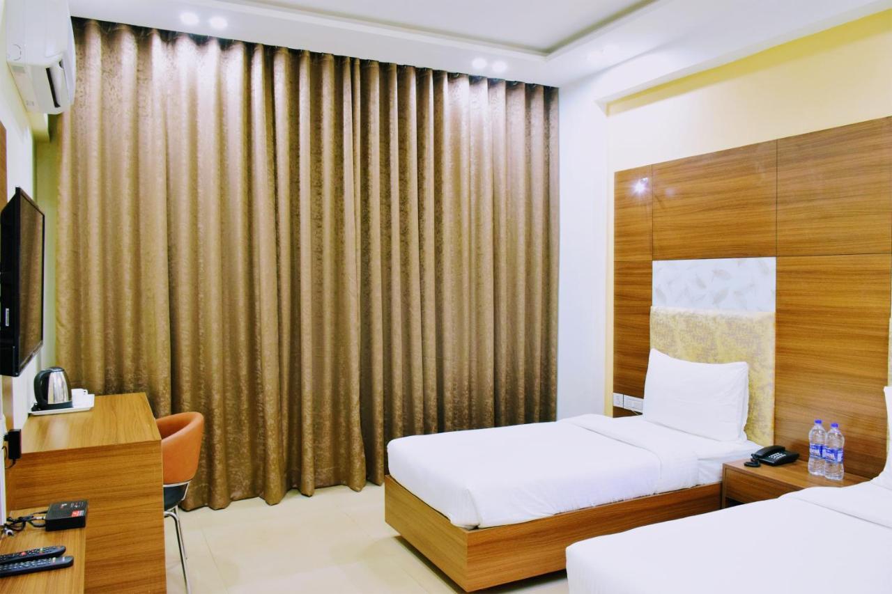 Hotel When In Gurgaon - Opposite To Artemis Hospital Екстер'єр фото