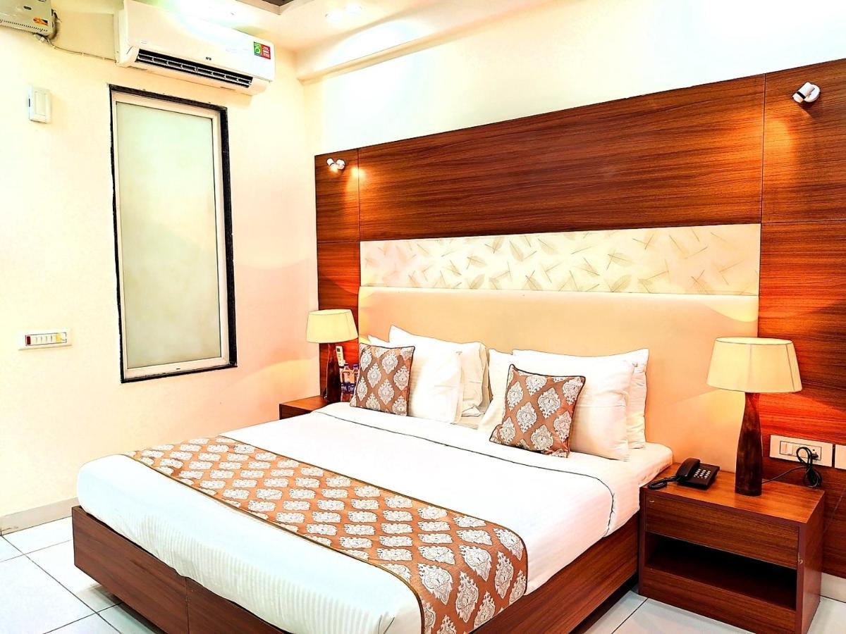 Hotel When In Gurgaon - Opposite To Artemis Hospital Екстер'єр фото